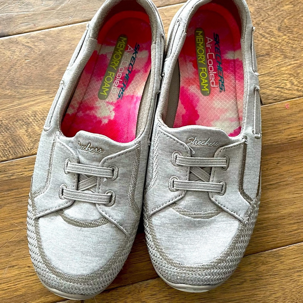 Skechers Microburst Bungee Slip-On Sneakers Topnotch Taupe Women Size 7.5